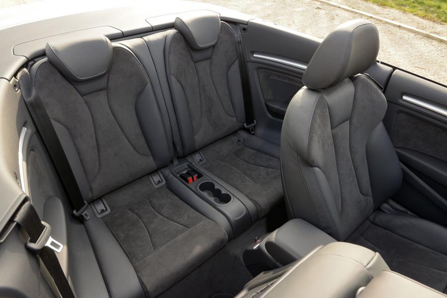 Интерьер Audi A3 Cabriolet 2.0 TDI (8V) 2014 года  (UK) (фото 6 из 6)
